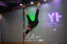 甘孜钢管舞女神(女星钢管舞)