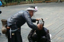 甘孜欲带老伴游遍中国(带着老伴去旅游)
