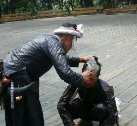 甘孜欲带老伴游遍中国(带着老伴去旅游)