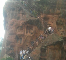 甘孜乐山旅游攻略(乐山旅游攻略自由行路线推荐)