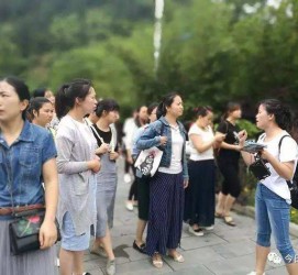 甘孜中国的曲男伴游的简单介绍