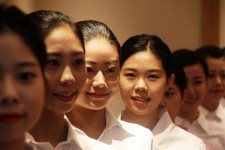 甘孜私人伴游招聘 度假区万元月薪招“泳装伴游”