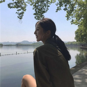 甘孜私人伴游网带你看到天际，白色盐湖无际，蓝色天空无边