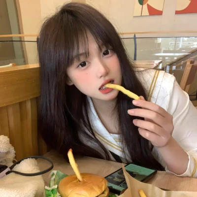 甘孜伴游女生李欣怡的资料