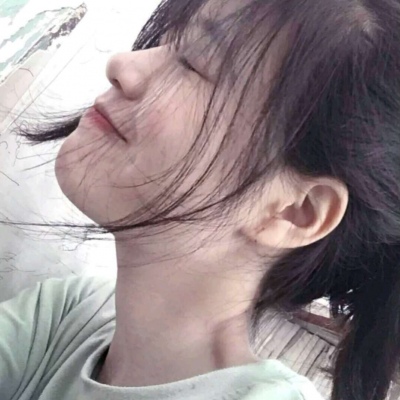 甘孜伴游女生烟雨蒙蒙的资料