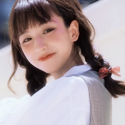 甘孜伴游女生郑晓晴的资料