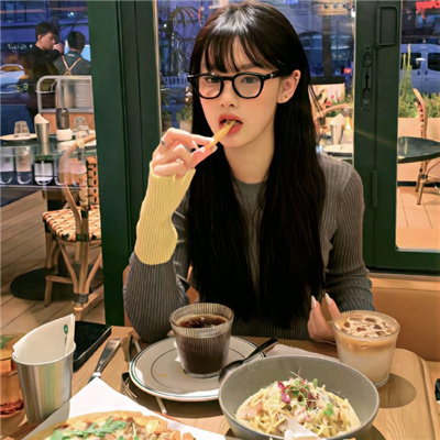 甘孜伴游女生娄婷的资料