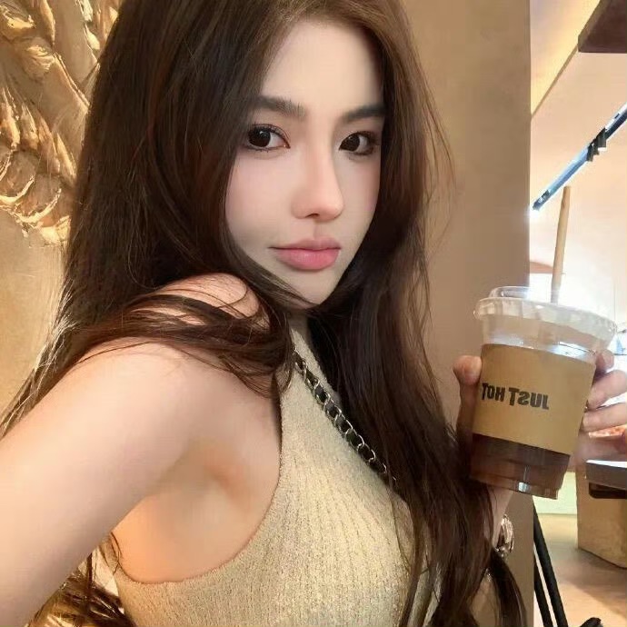 甘孜伴游女生阿丽米热·艾美尔的资料