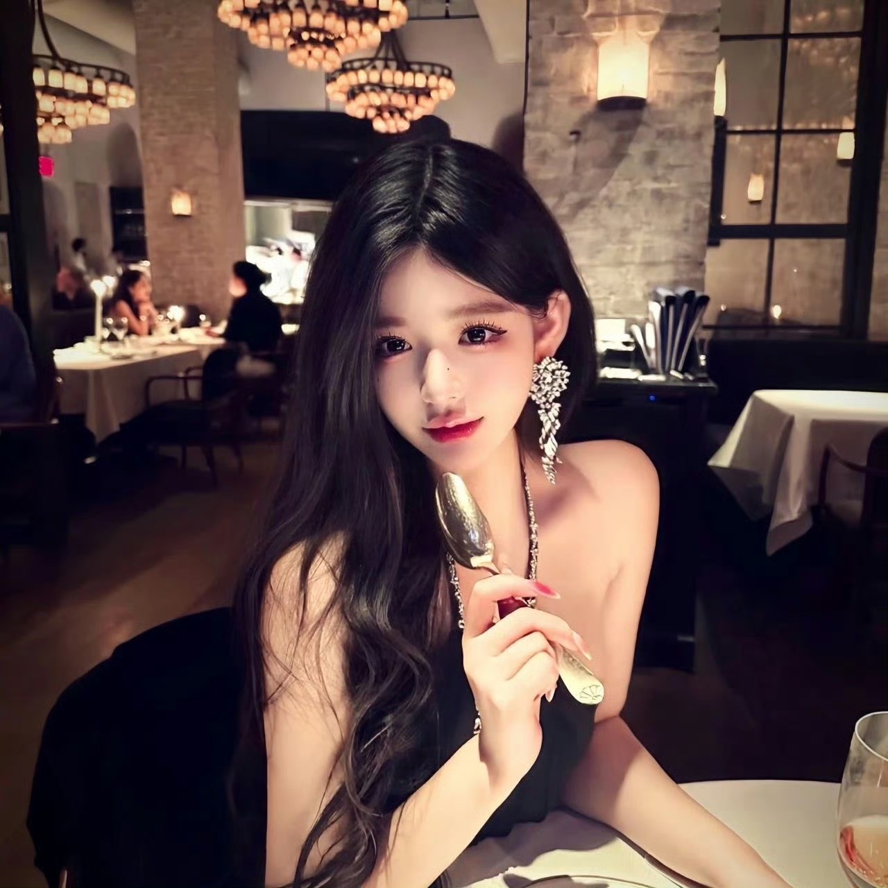 甘孜伴游女生蓝盈盈的资料