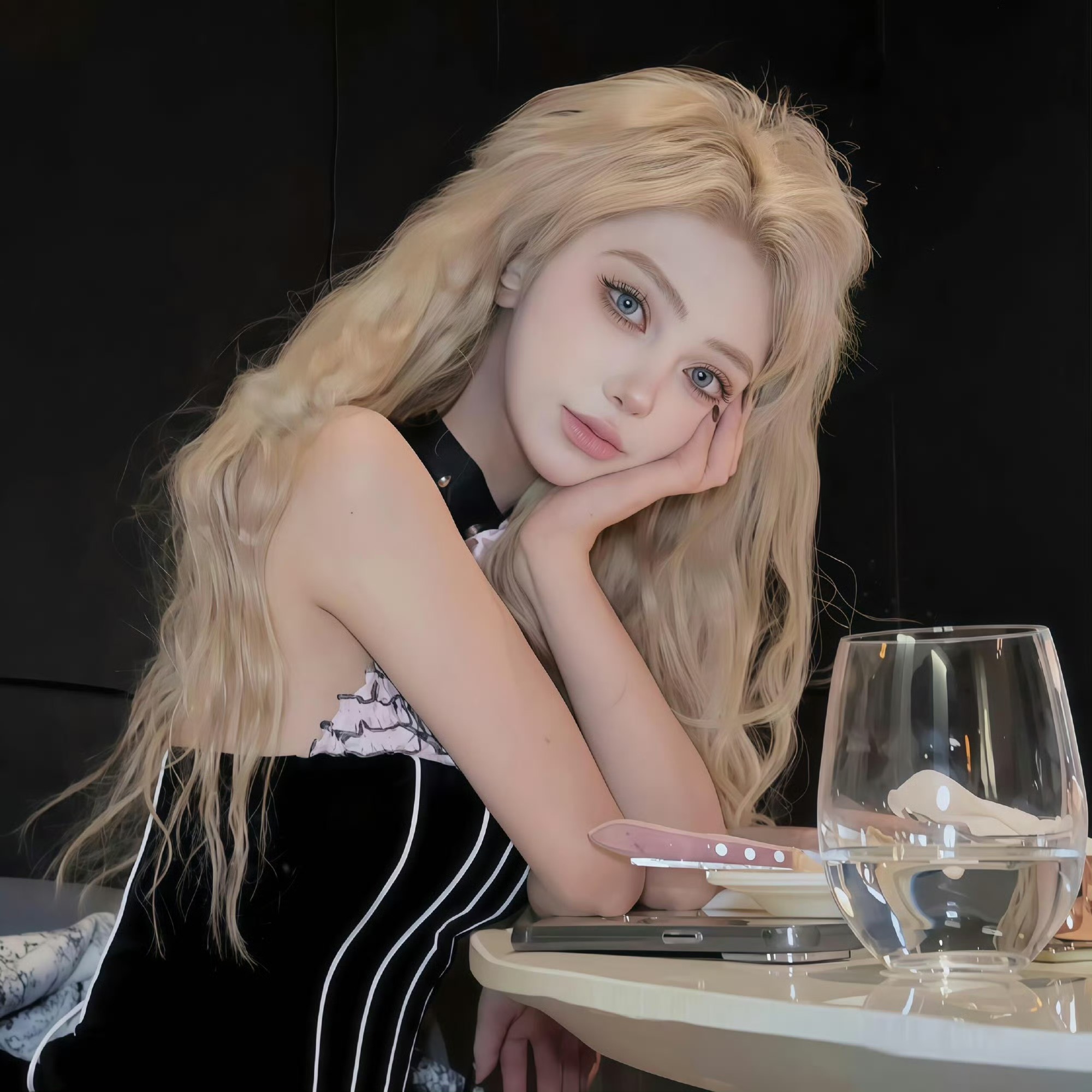 甘孜伴游女生晨露的资料