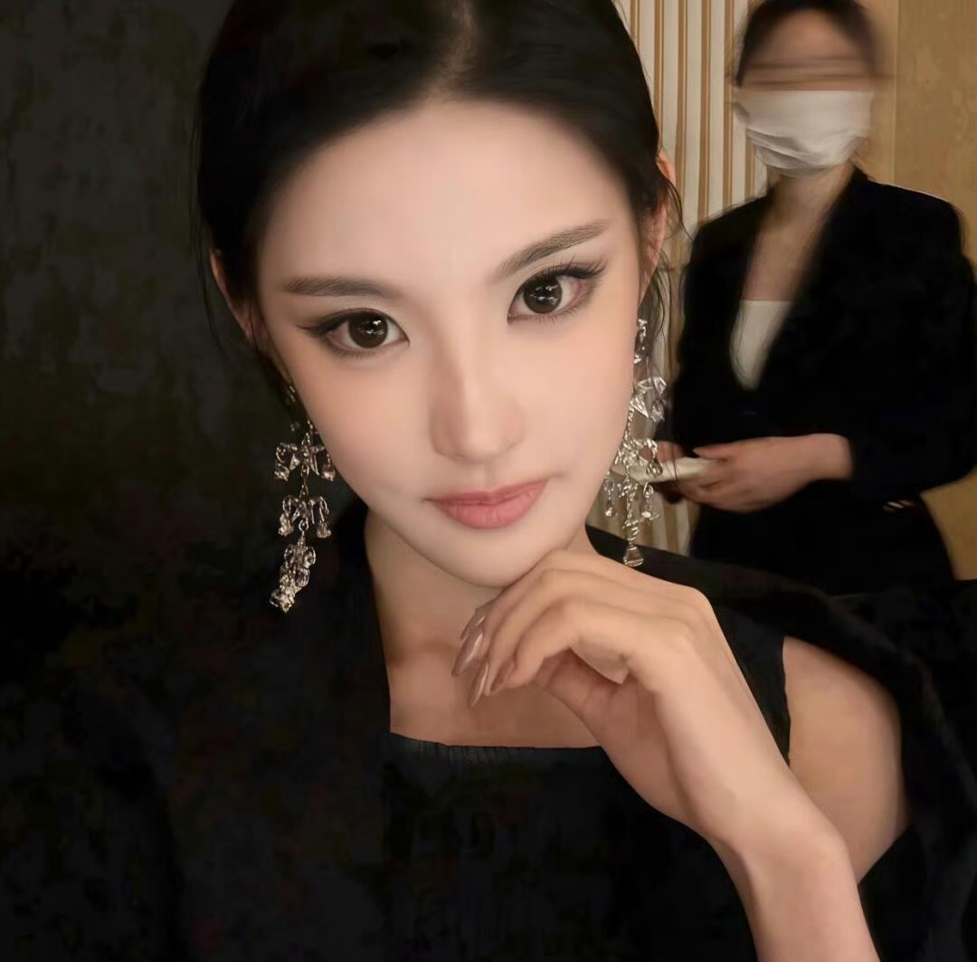 甘孜伴游女生 | Isabella Chen的资料